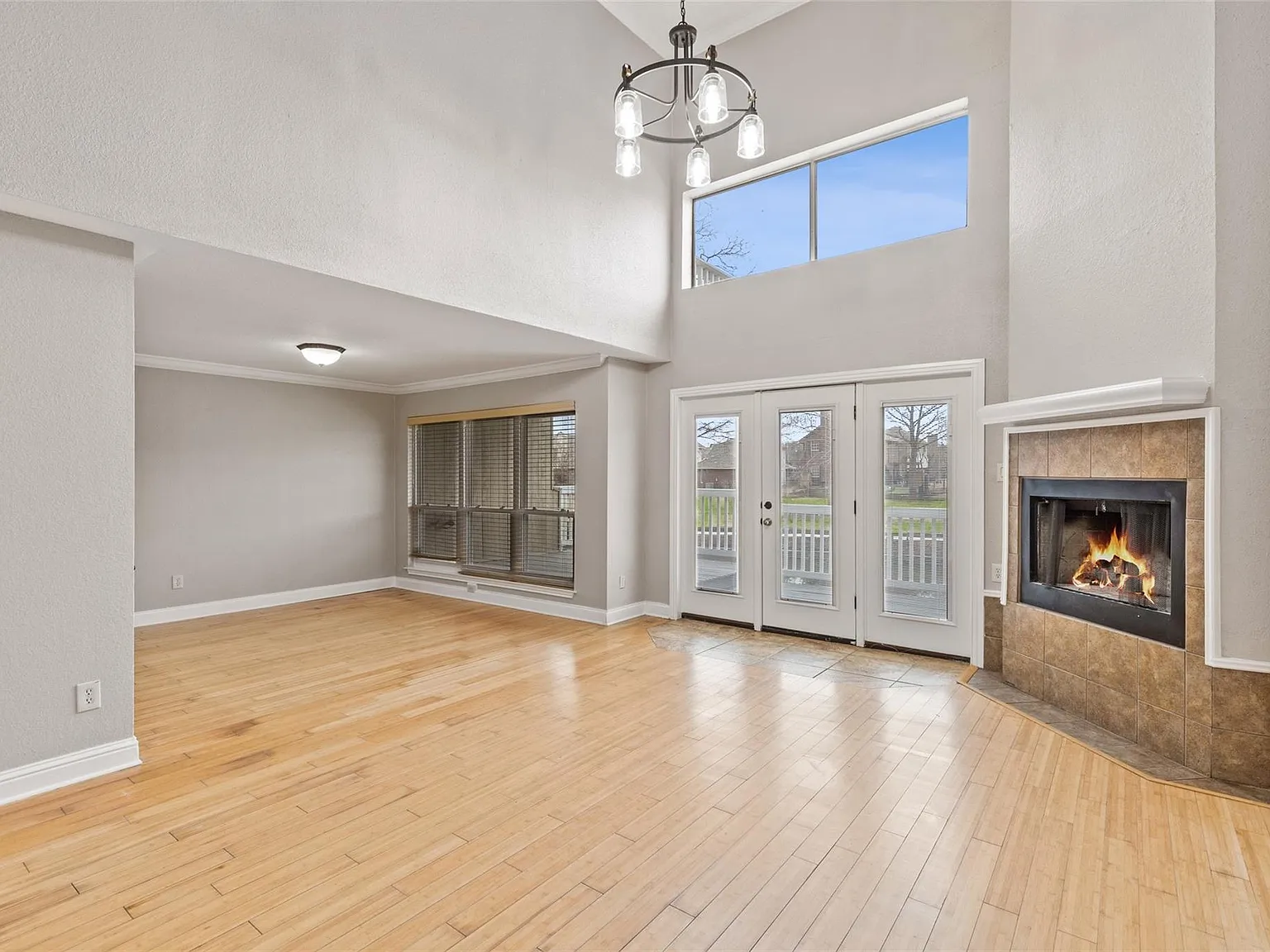 3 bed, 3.5 bath, 1453 sqft, $2,700 — Photo 2