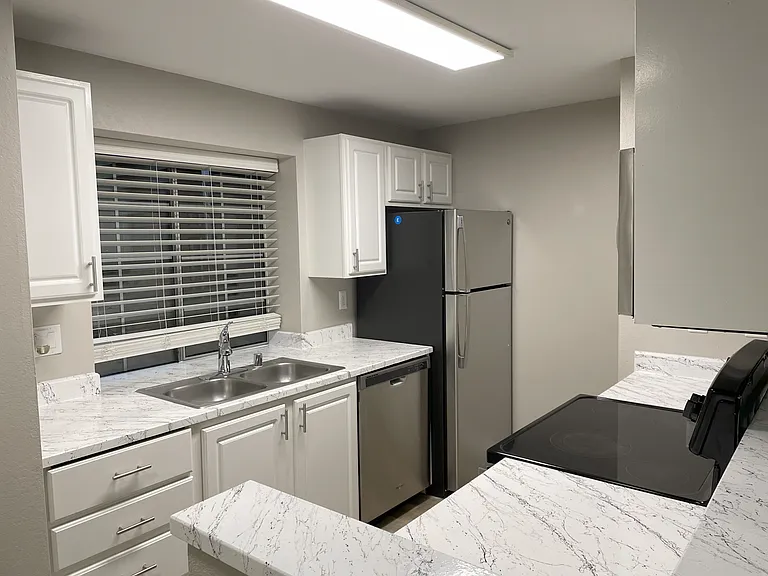 Redmond Park Apts — Photo 32