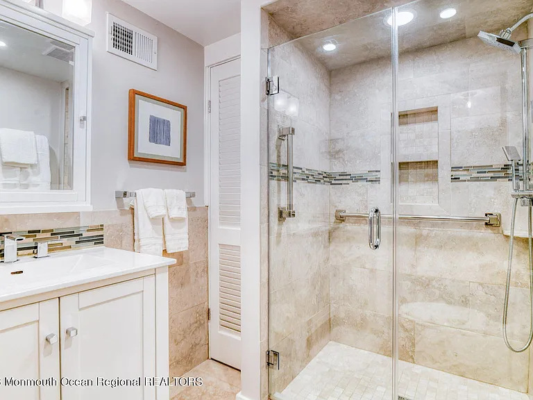 69 Franklin Ave #1 — Photo 29