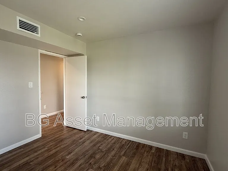 50 Frey Pl #4 — Photo 6