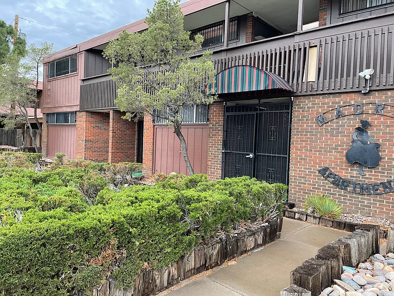Huge Nob Hill 1 Bedroom w/ Garage, Storage, Ref. Air, & Updates — Photo 23
