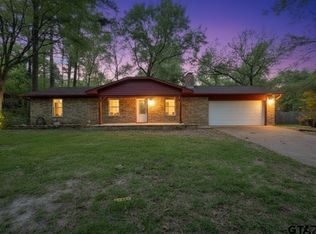 210 Canyon Dr, Lindale, TX 75771