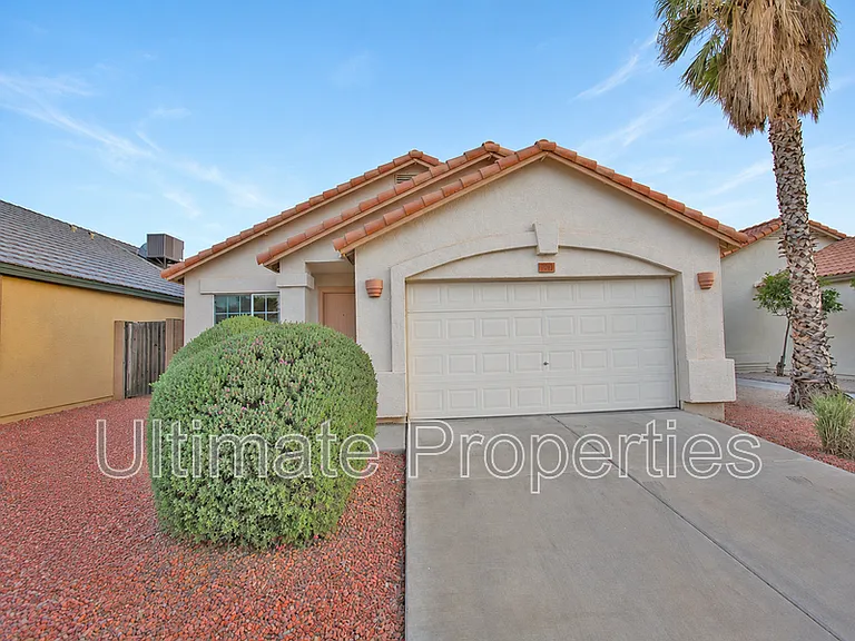 3011 W Zachary Dr — Photo 1