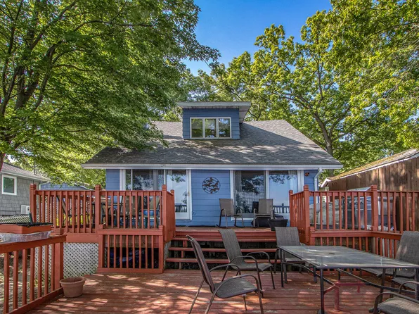 1317 Lakeview Dr, Portage, MI 49002