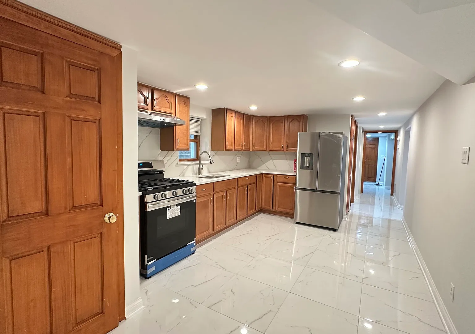 2 bed, 1000 sqft, $1,800 — Photo 3