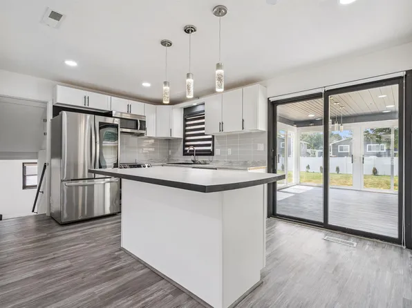 830 Colby Rd, Waterloo, IA 50701