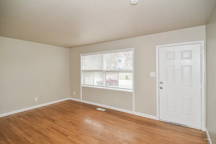 3 bed, 2.0 bath, 1779 sqft, $1,795 — Photo 2