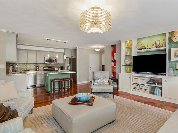 3rd image of 310 W 49th St APT 303