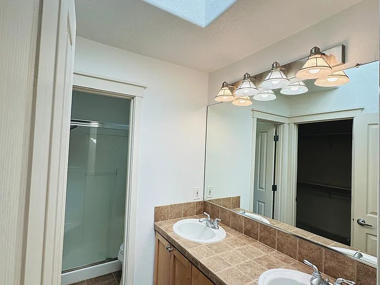 6049 NE Kettering St — Photo 31