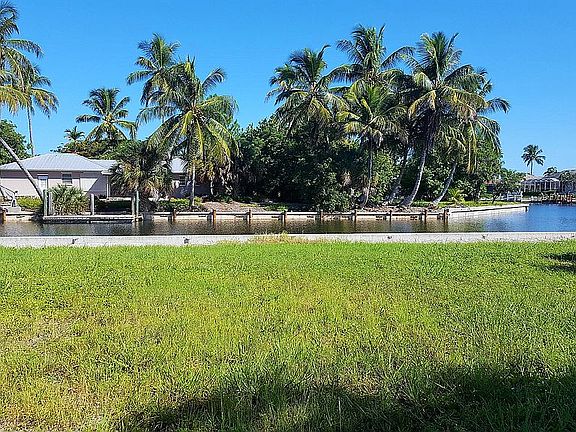 140 FT SEAWALL NEW 2015