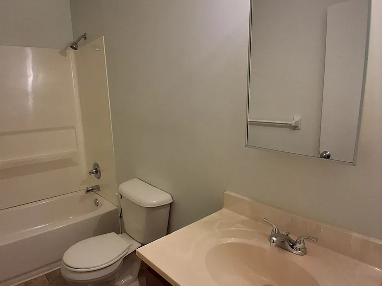 2605 Chesterfield Ct #4 — Photo 8