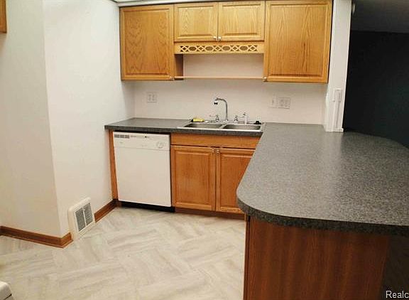 4th image of 2056 New York Ave