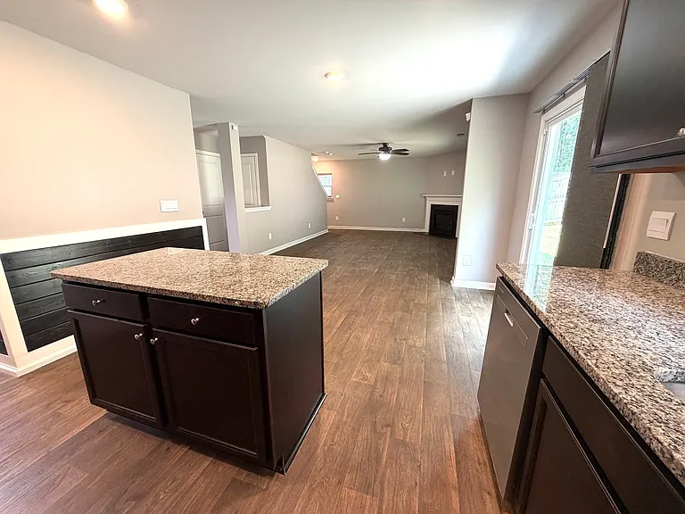 220 Roper St — Photo 10