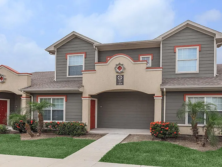 Retama Village II Apartments — Photo 9