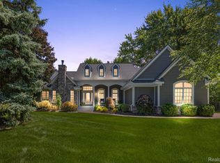 733 Longford Dr, Rochester Hills, MI 48309