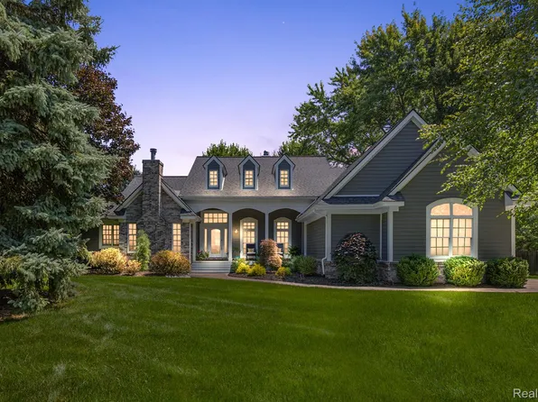 733 Longford Dr, Rochester Hills, MI 48309