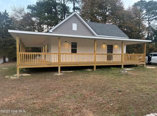 124 1st St, Laurinburg, NC 28352