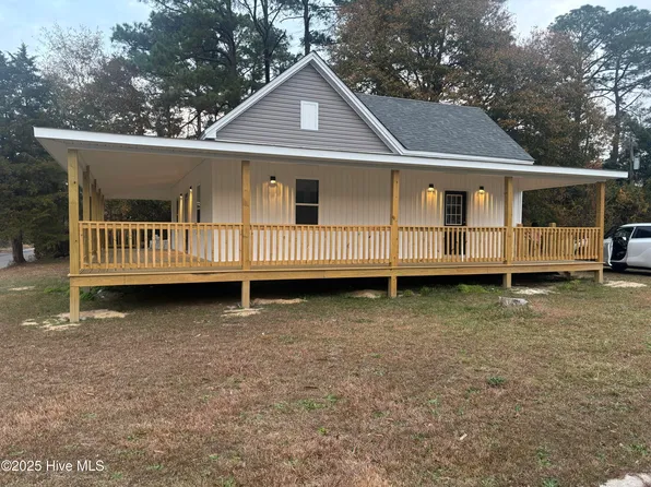124 1st St, Laurinburg, NC 28352