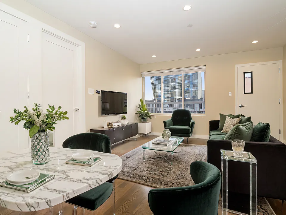 99 Suffolk St #8B