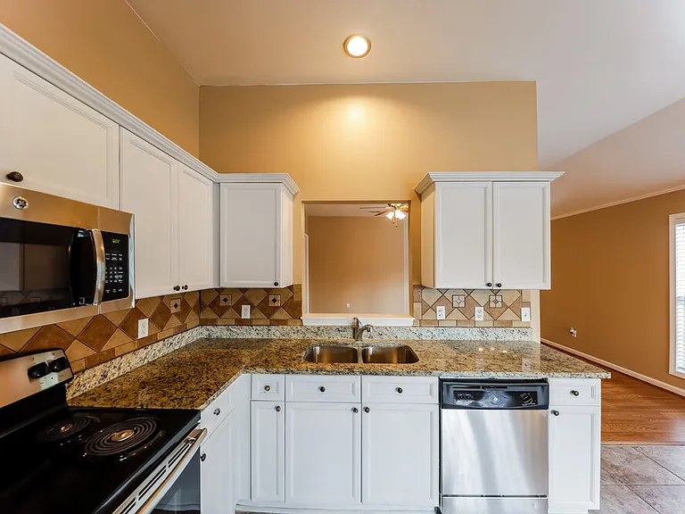 1061 Village Trl — Photo 9