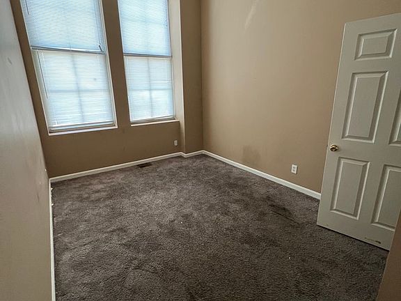 3rd image of 1524 W Market St APT 105