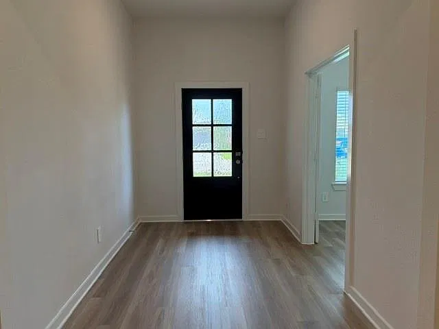 3 bed, 2.0 bath, 1732 sqft, $2,000 — Photo 2