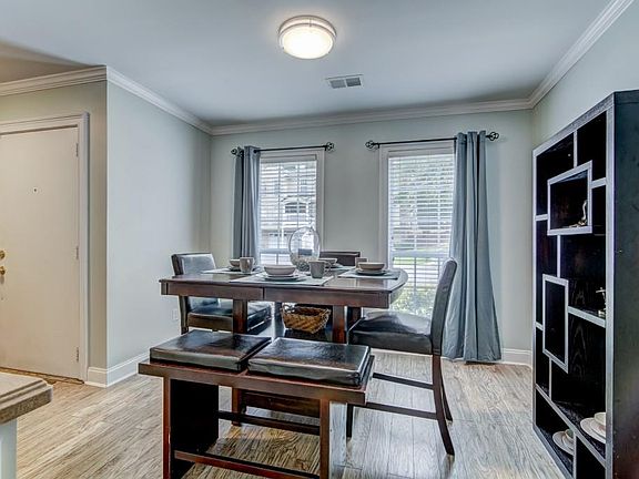 5th image of 1402 Masons Creek Cir