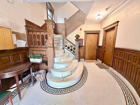 2nd image of 35 Westbourne Ter APT 2