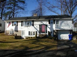 252 Lake Dr, Springfield, MA 01151