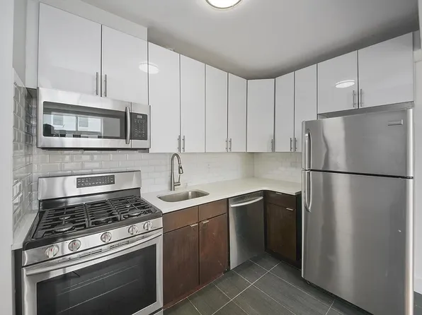 90-02 Queens Boulevard image 2 of 8