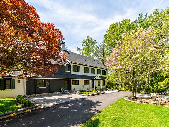 3rd image of 383 Maplewood Rd