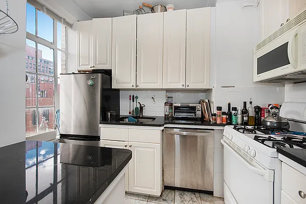 Rented by R New York | media 14