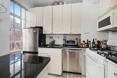 Rented by R New York