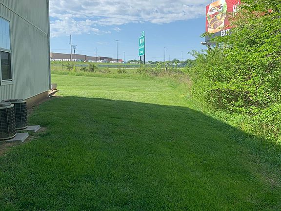 2nd image of 401 NE 1st St