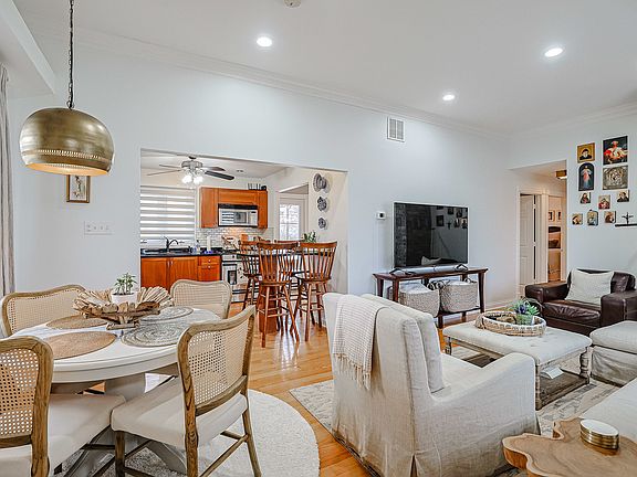 4th image of 9824 Normandy Ave