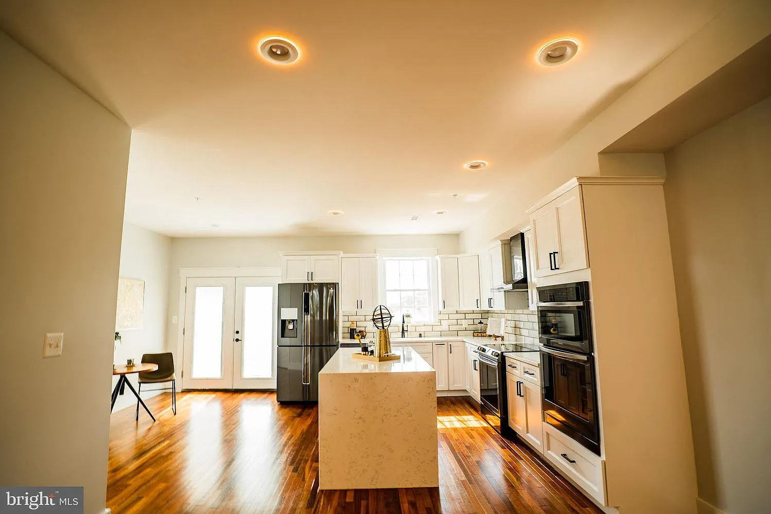 4 bed, 2240 sqft, $3,595 — Photo 4