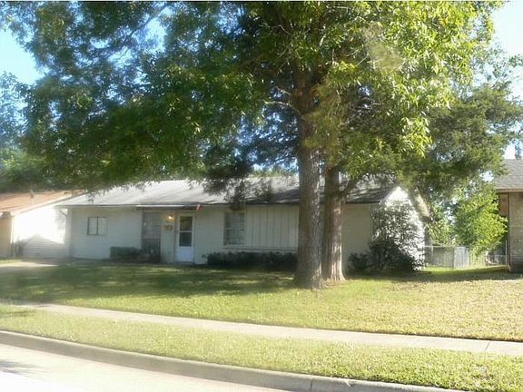 2nd image of 940 Springwood Dr