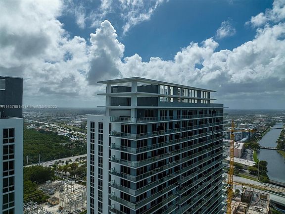 3rd image of 16385 Biscayne Blvd #4