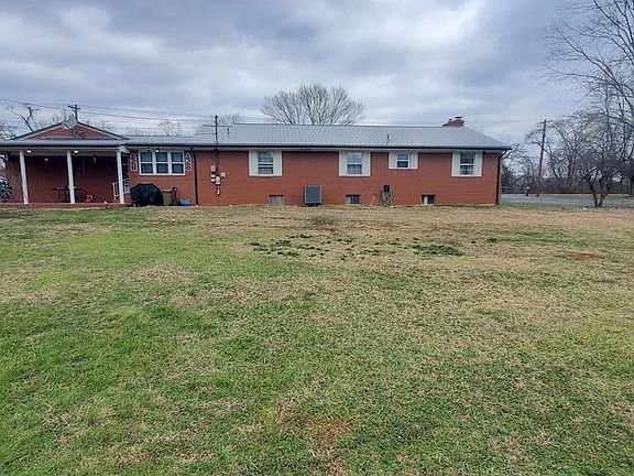 4th image of 440 Greenup Rd