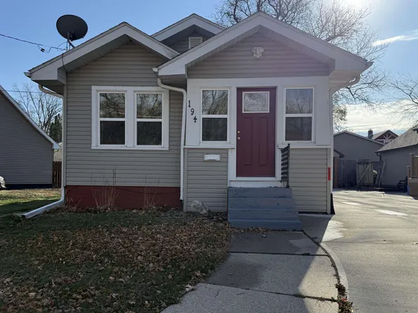 194 N Crescent Dr, Mason City, IA 50401