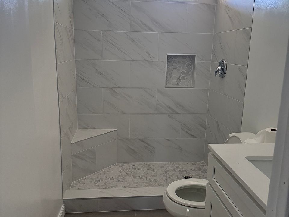 2nd image of 15484 Moorpark St APT 3