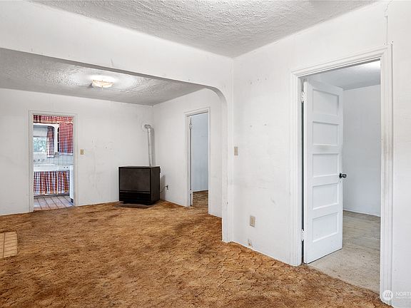 5th image of 1709 E Reserve Street