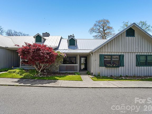 3rd image of 302 Eagles Nest Ct S