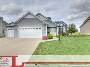 1102 Reagan Dr, Saint Joseph, IL 61873
