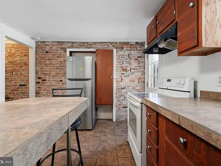 525 Morse St — Photo 11