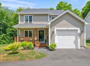 16 Farnum St, Uxbridge, MA 01569