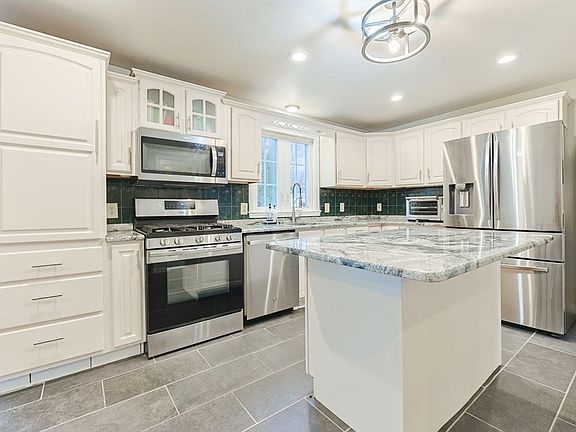 5th image of 109 Partridge Cir