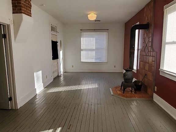 2nd image of 113 Beal St