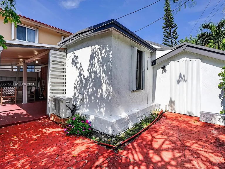 3375 SW 29th Ter #B — Photo 2