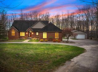 5856 Timberwood Ln, Almont, MI 48003